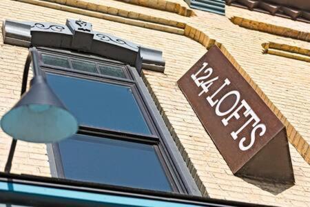 Hip Urban Loft-Small Town Charm-124 Lofts #2 West Dundee Εξωτερικό φωτογραφία