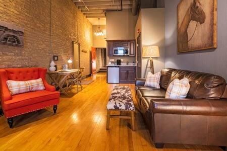 Hip Urban Loft-Small Town Charm-124 Lofts #2 West Dundee Εξωτερικό φωτογραφία
