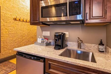 Hip Urban Loft-Small Town Charm-124 Lofts #2 West Dundee Εξωτερικό φωτογραφία