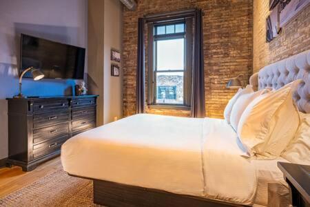 Hip Urban Loft-Small Town Charm-124 Lofts #2 West Dundee Εξωτερικό φωτογραφία